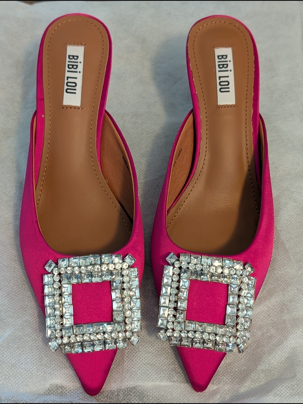 NWOT Bibilou Hot Pink Satin Pointed-Toe Mule with Crystal Buckle